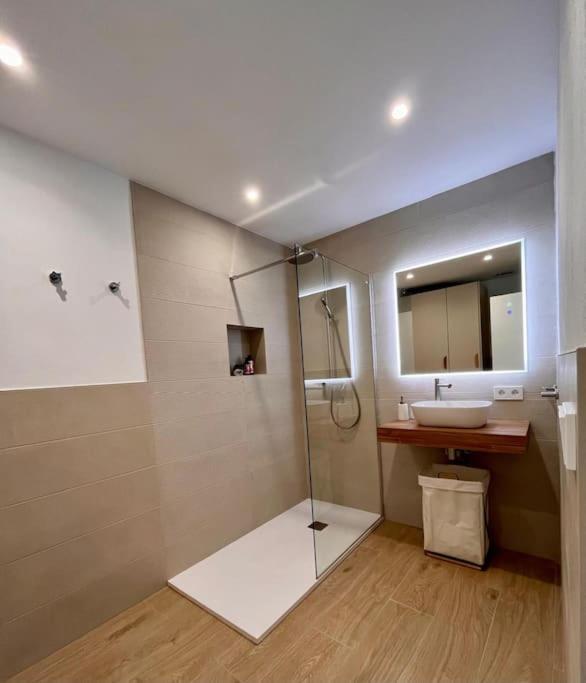 Piso Con Mucho Encanto Дения Экстерьер фото